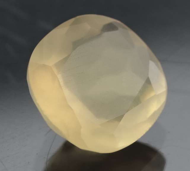 Glistening 3.26ct natural golden Fire Opal