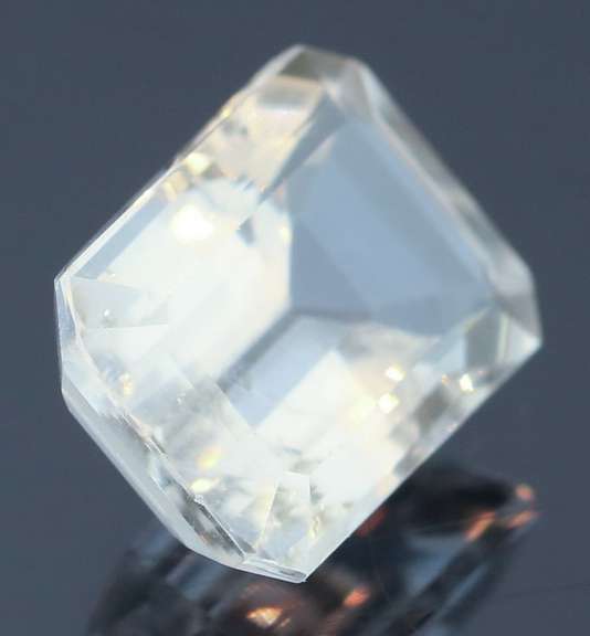 Dazzling 9.61ct diamond white Topaz