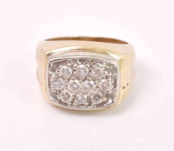 Marvelous Men's Approx. 1.10CTW Diamond Ring in 14K Yellow Gold