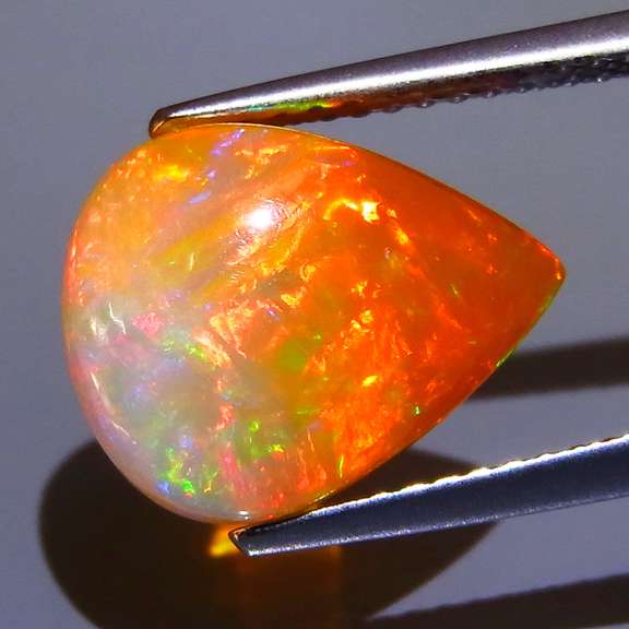 Bi-color 3.03ct fiery flashing Welo Opal