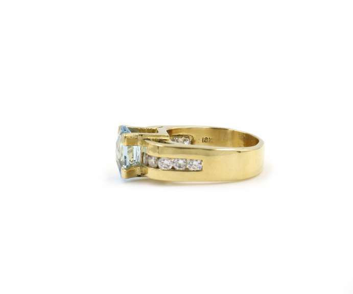 Incredible 18kt Aquamarine and Diamond Ring