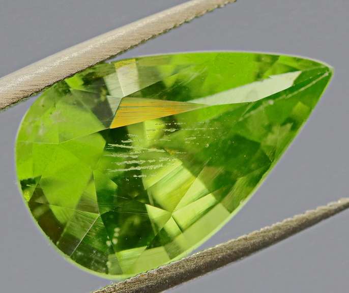 High fire! 3.81ct top apple green untreated Peridot pear