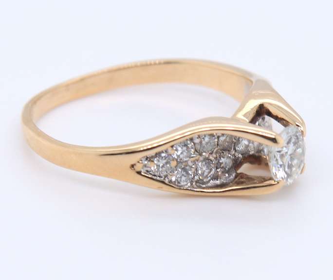 Attractive Yellow Gold Diamond Floating Bridge Ring