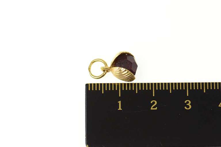 18K Yellow Gold Scallop Sea Shell Sim. Garnet Charm/Pendant