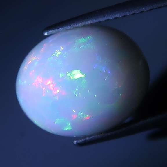 Ravishing 5.23ct snow white Welo Opal