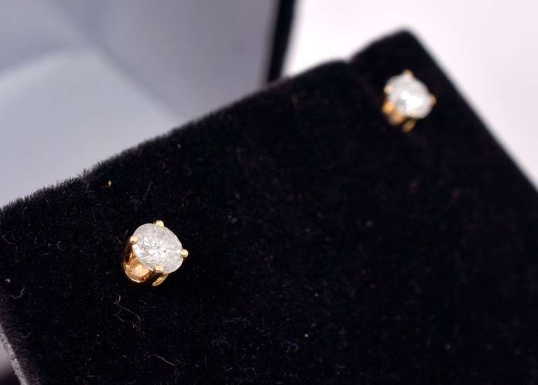 Beautiful Approx. 0.50CTW Diamond Stud Earrings in 14K Yellow Gold