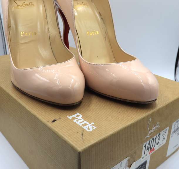 Christian Louboutin Hot Chick Scallop Pointed Toe Pump