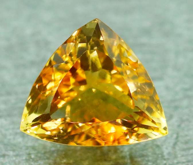 Glittering 7.85ct golden trillian cut Citrine