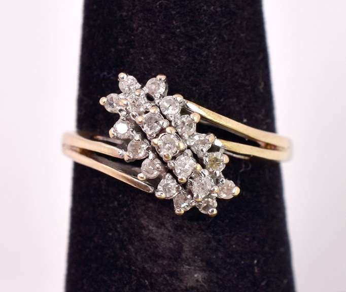 Amazing Diamond Cluster Ring in Yellow Gold