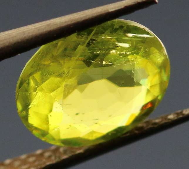 Glittering 1.30ct rainbow flashing Sphene