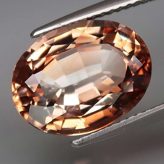 Outstanding 7.21ct VS bi-color Imperial Topaz