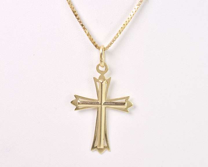 Elegant Cross Necklace in 14K Yellow Gold