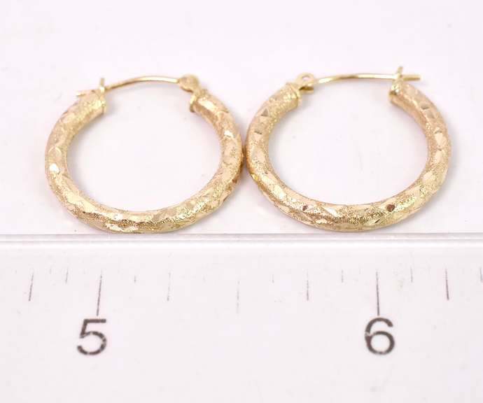 Beautiful Hoop Earrings in 14K Yellow Gold