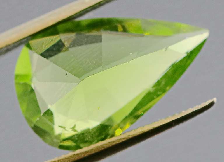 High fire! 3.81ct top apple green untreated Peridot pear