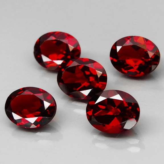 Set of 5 top red VS Garnets weighing 10.59 carats