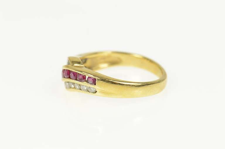 18K Yellow Gold 0.98 Ctw Natural Ruby Diamond Wavy Band Ring