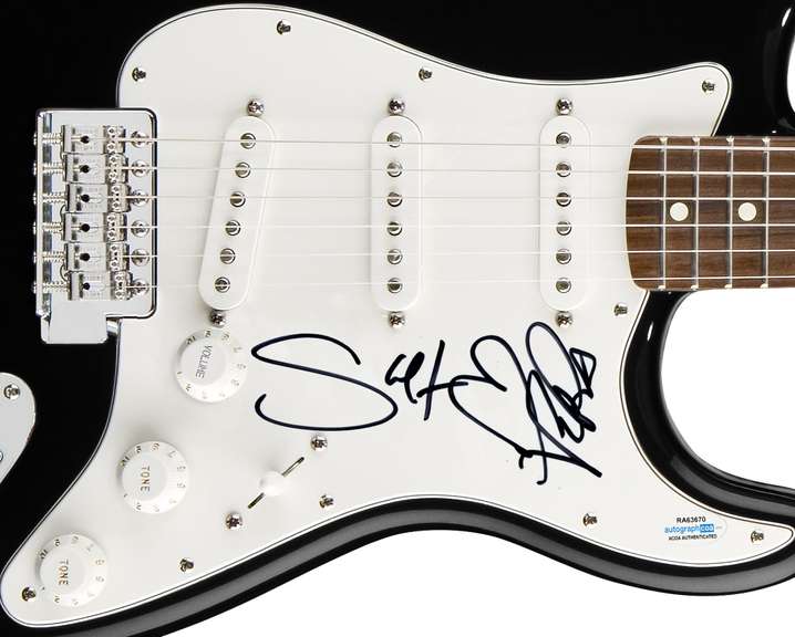 Salt-N-Pepa Autographed Signed Guitar ACOA