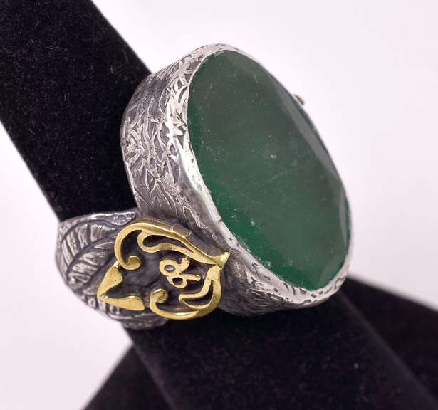 Charming 12.04CTS Natural Emerald Ring in Sterling Silver