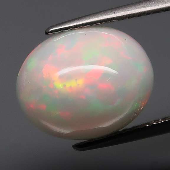 Ravishing 5.23ct snow white Welo Opal