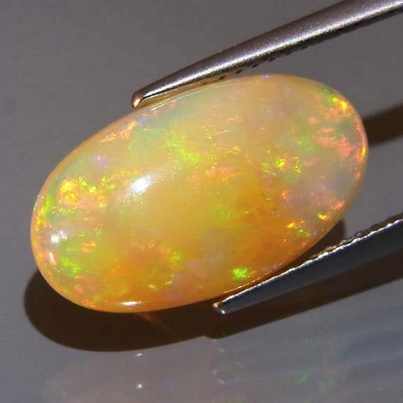 Vibrant 3.74ct rolling flashing Welo Opal