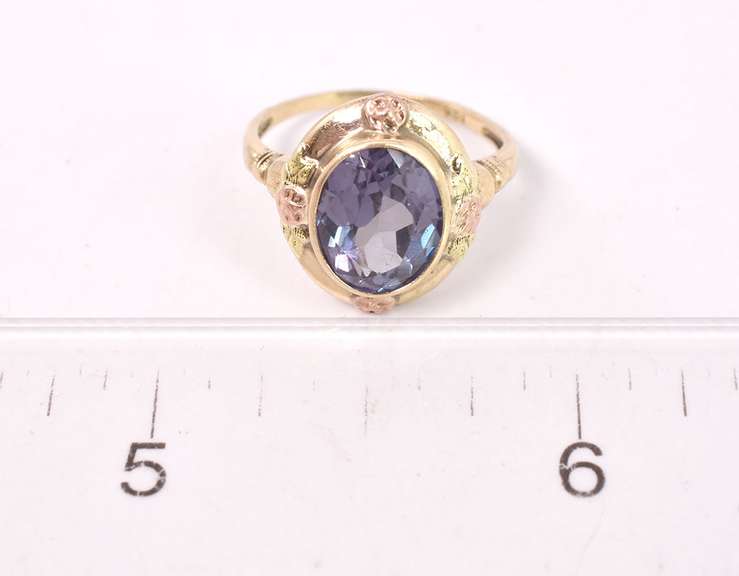 Incredible Color Change Sapphire in Yellow Gold