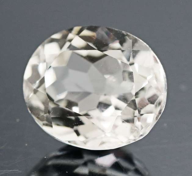 Gorgeous 6.40ct diamond white Topaz