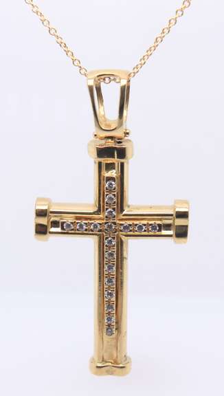 Wonderful 18kt Diamond Cross Pendant on Chain