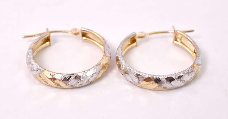 Beautiful Hoop Earrings in Yellow Gold