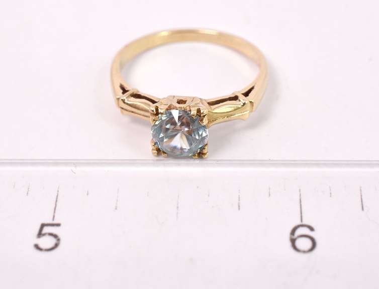 Tasteful Topaz Ring in 14K Yellow Gold