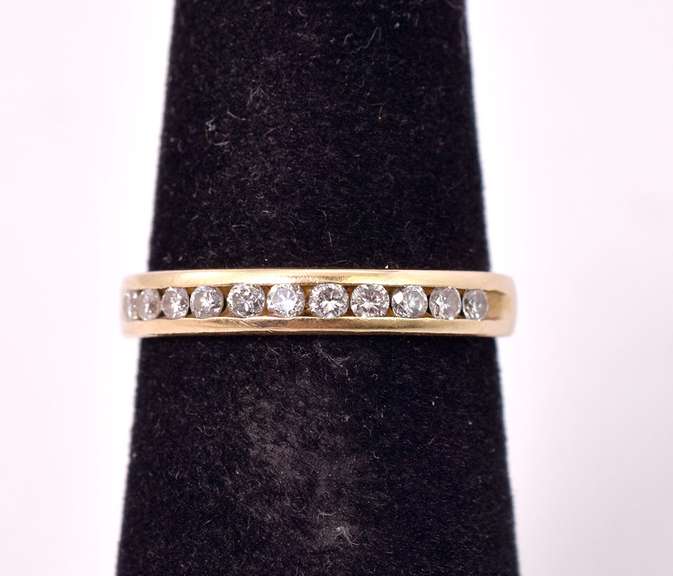 Dazzling Diamond Band Ring in 14K Yellow Gold