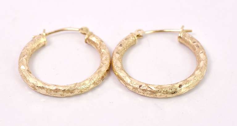 Beautiful Hoop Earrings in 14K Yellow Gold