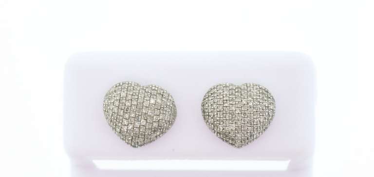 10k White Gold Heart Earrings with studded Diamonds