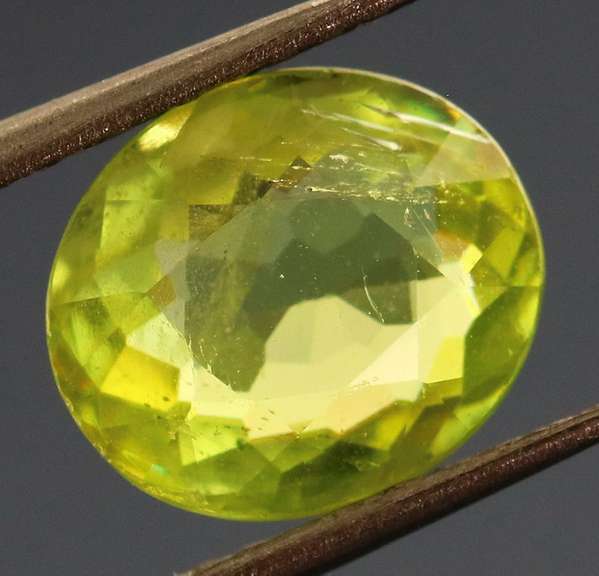 Glittering 1.30ct rainbow flashing Sphene