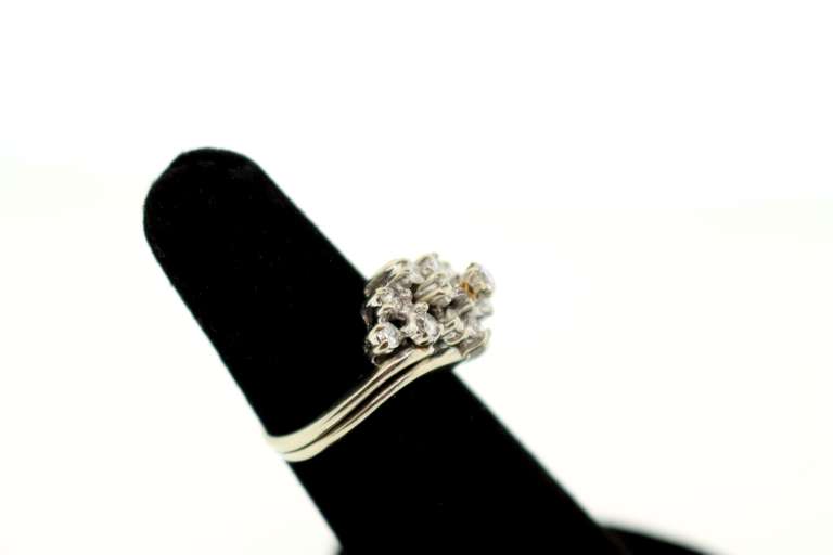 LADIES 18 KT WHITE GOLD LADIES DIAMOND CLUSTER