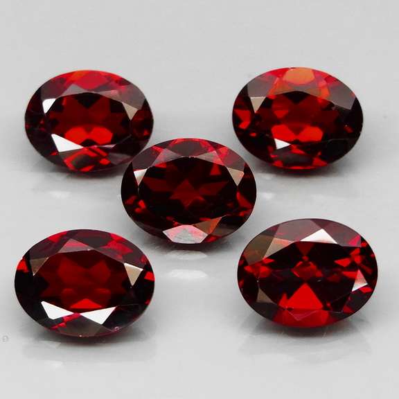Set of 5 top red VS Garnets weighing 10.59 carats