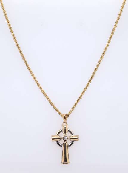 Attractive 2 Tone Diamond Celtic Cross Pendant on 24" Rope Chain Necklace. 8.92 Grams.