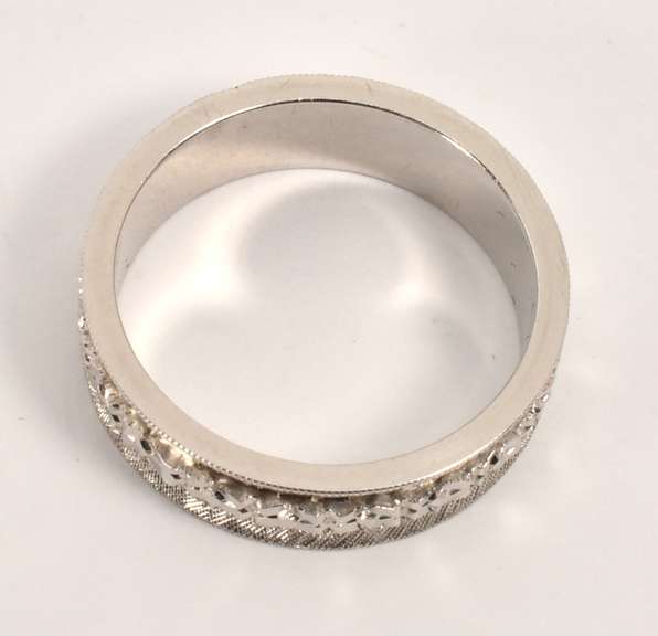 Fascinating 14k White Gold Band