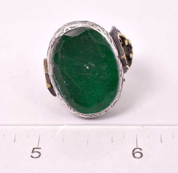 Charming 12.04CTS Natural Emerald Ring in Sterling Silver