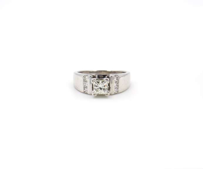 Dazzling White Gold Princess Cut Diamond Engagement Ring