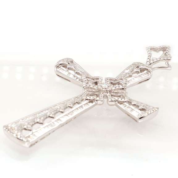 Stunning 18kt Diamond and White Gold Cross Pendant