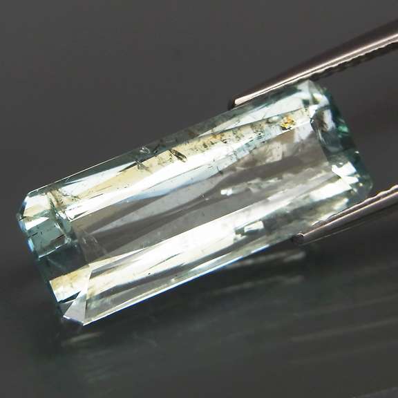 Vibrant 6.36ct platinum blue Aquamarine