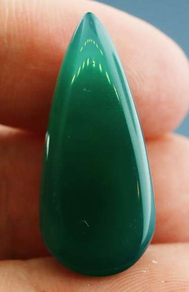 Talon cut! 25.68ct emerald green Botswana Agate