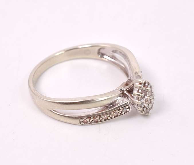 Dazzling Diamond Cluster Ring in White Gold