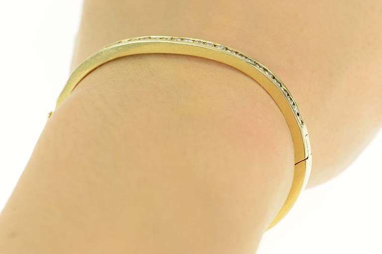 14K Yellow Gold 1.68 Ctw Classic Diamond Oval Bangle Bracelet