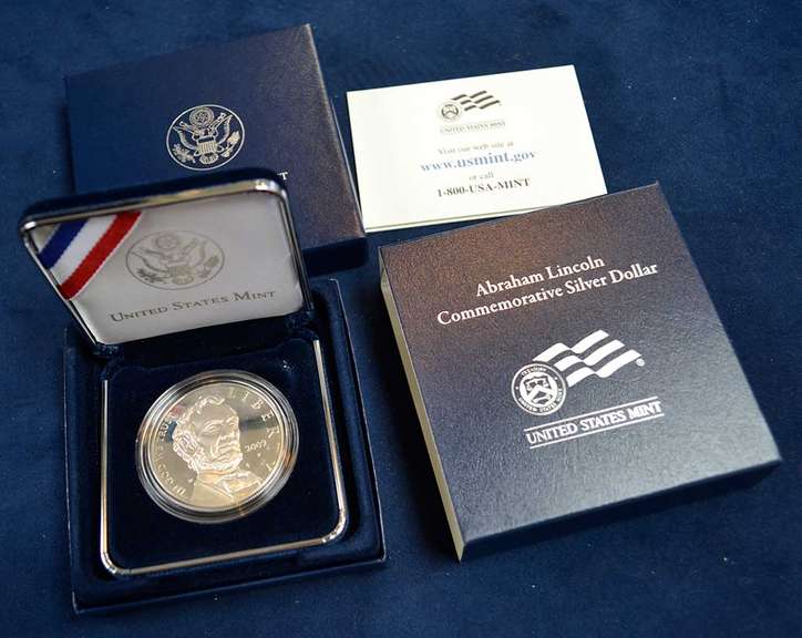 2009 Proof Abraham Lincoln Commemorative Silver Dollar. OGP.
