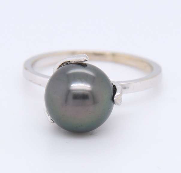 Simple 14kt WG Akoya Pearl Leaf Ring