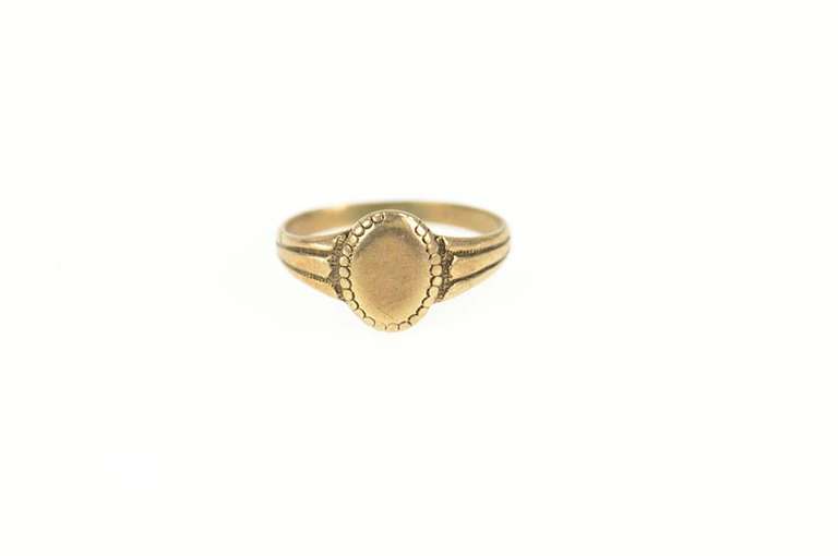 10K Yellow Gold Victorian Oval Plain Monogrammable Baby Ring