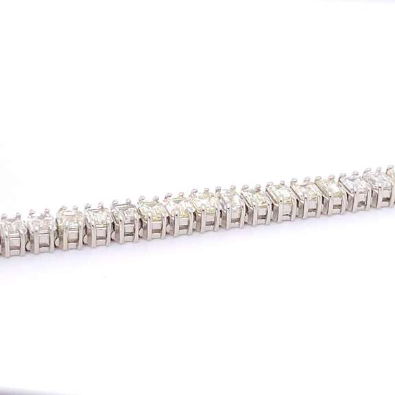 Magnificent and investment quality  +21ctw Diamond Bracelet