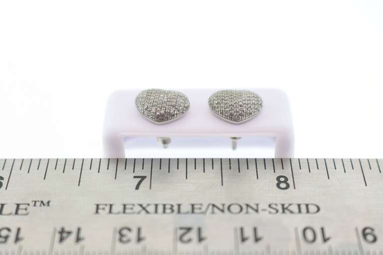 10k White Gold Heart Earrings with studded Diamonds