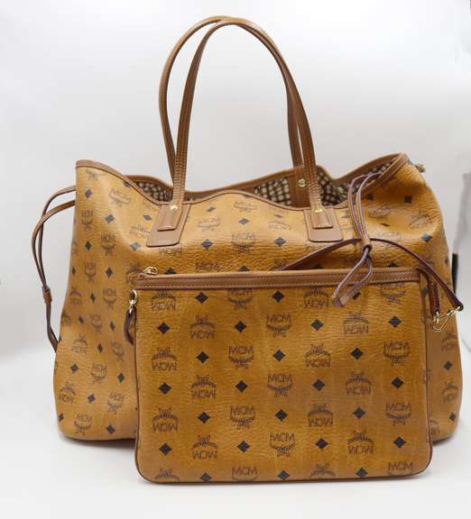 MCM Liz Reversable Medium Tote w Zipper Pouch